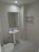 出租自在香滨南北通透一居1200元。