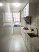 出租自在香滨南北通透一居1200元。