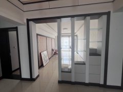 成山奥苑带露台五楼加阁楼，176平加阁楼，精装，带地下室