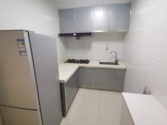 可支持短租！万隆国际13楼，精装一室一厅，家电齐全，拎包入住