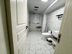 豪华装修 带超大露台 金悦华府电梯 108+108平 2卫 