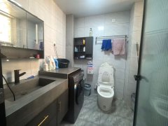 金悦华府15楼122平三室现代精装带家具家电59.8万捡漏