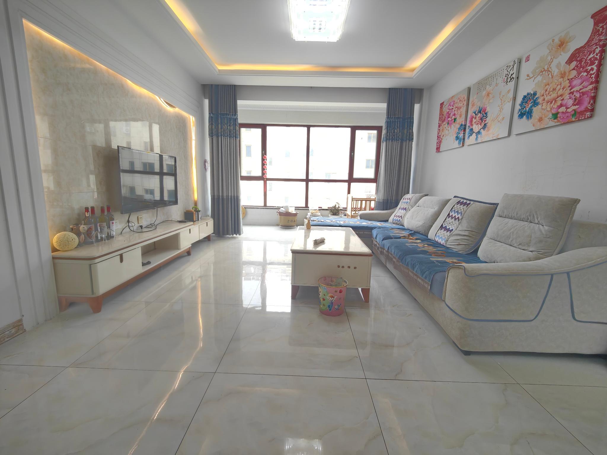 麒麟花园平地3楼相当 2楼125平 带车库 仅60万 2卫 麒麟花园平地3楼相当 2楼125平 带车库 仅60万 2卫