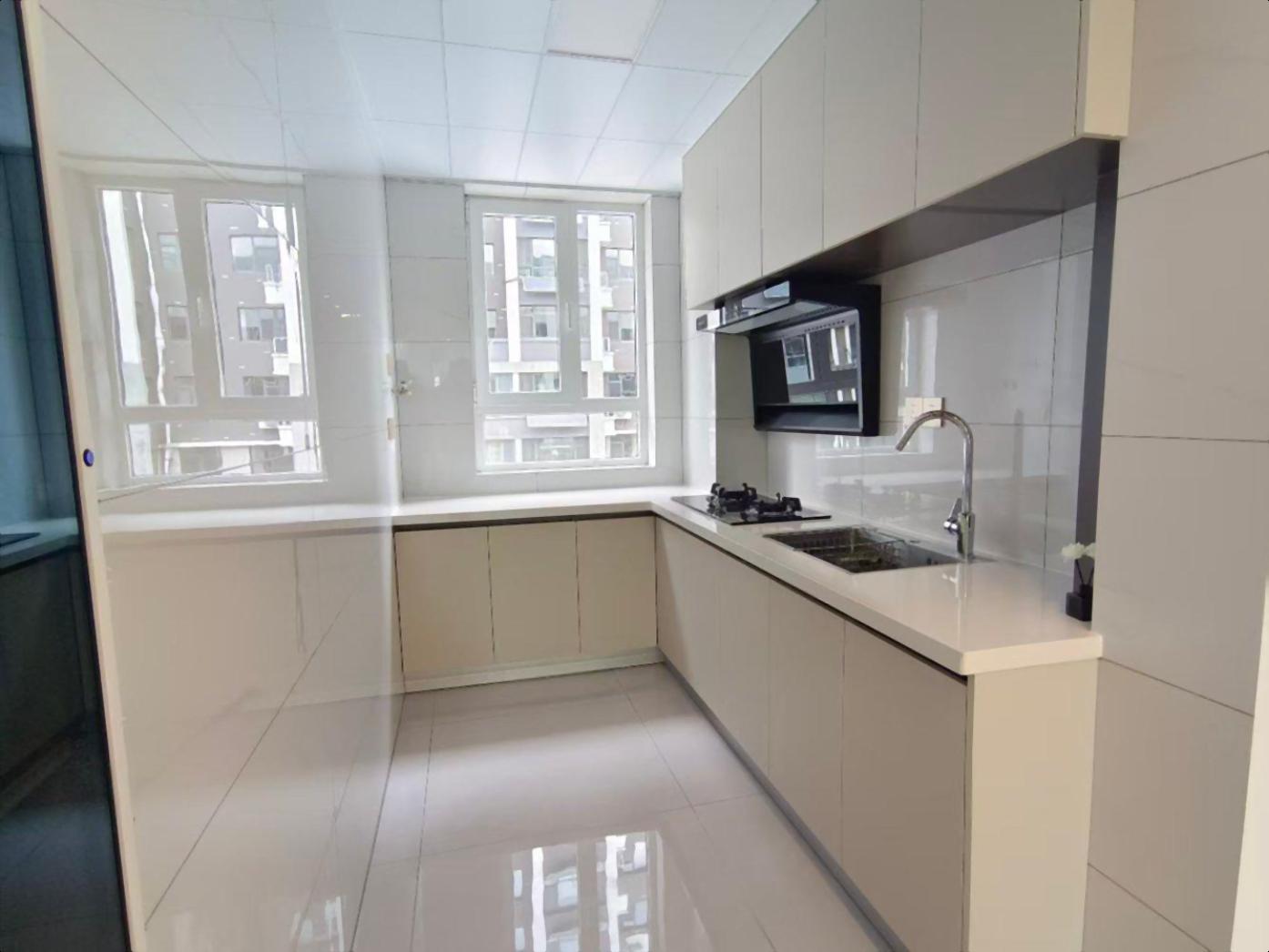 现代精装婚房未住 三环富润苑2楼 93平 3居室 带地下室 现代精装婚房未住 三环富润苑2楼 93平 3居室 带地下室