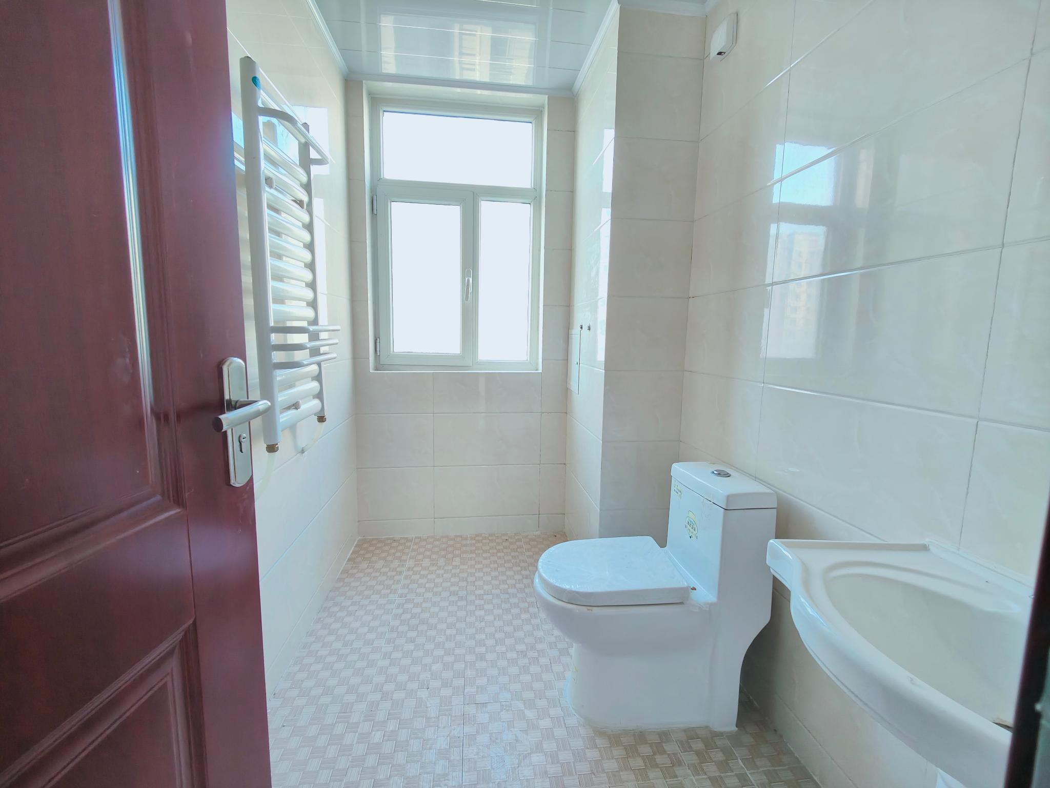 荣盛小区电梯10楼81平装修未住 38万 证全可贷款哟 荣盛小区电梯10楼81平装修未住 38万 证全可贷款哟