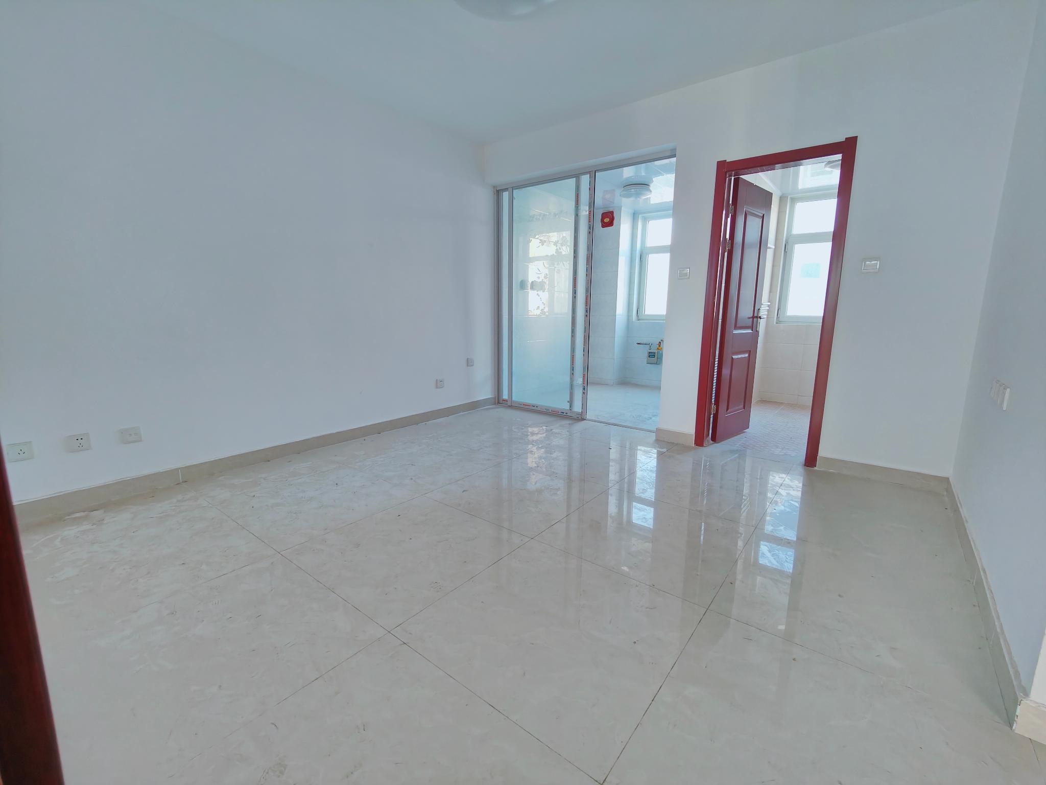 荣盛小区电梯10楼81平装修未住 38万 证全可贷款哟 荣盛小区电梯10楼81平装修未住 38万 证全可贷款哟