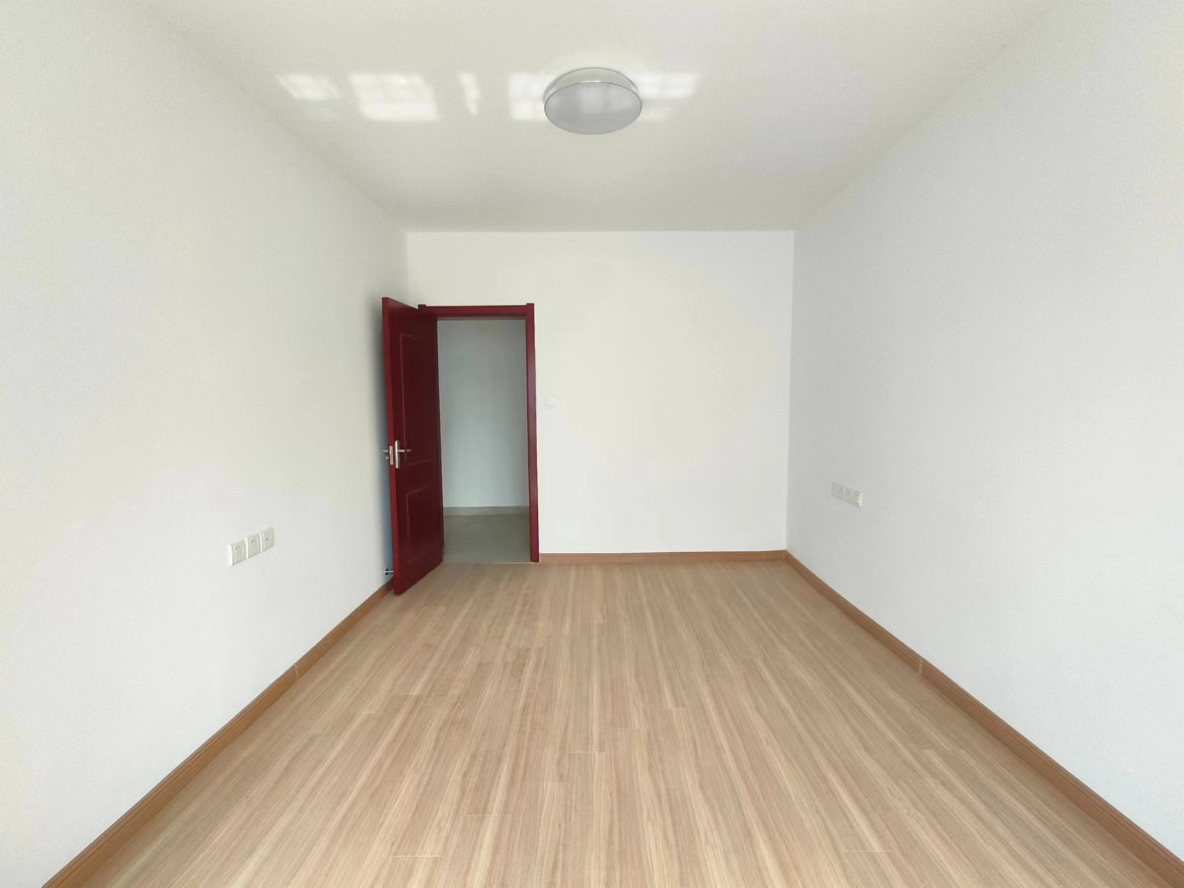 荣盛小区电梯10楼81平装修未住 38万 证全可贷款哟 荣盛小区电梯10楼81平装修未住 38万 证全可贷款哟