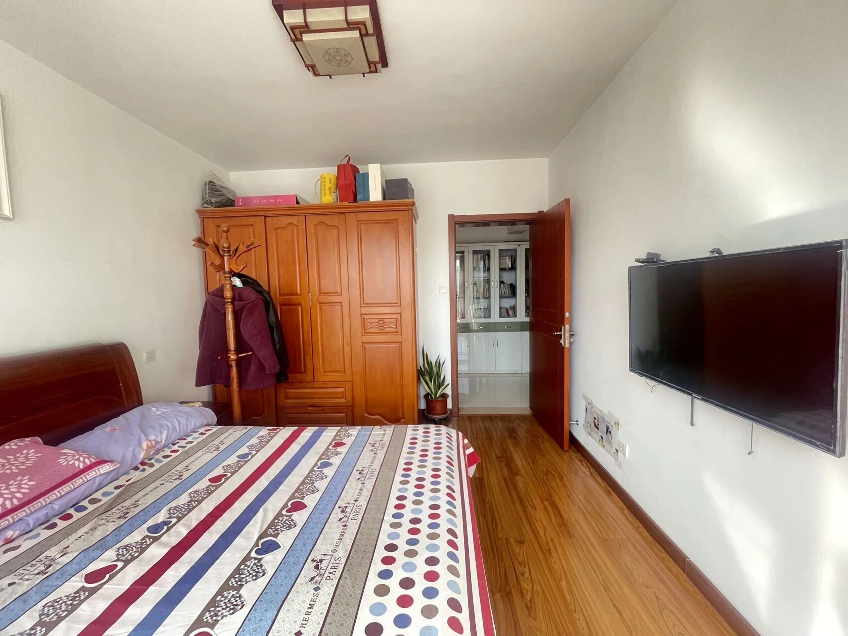 时代广框架 3楼 96平 2卧室 精装 保持好 42.8万 时代广框架 3楼 96平 2卧室 精装 保持好 42.8万