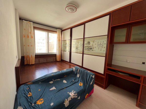 三环南区,84平,三楼,精装,有地下室16平,35.8万 三环南区,84平,三楼,精装,有地下室16平,35.8万