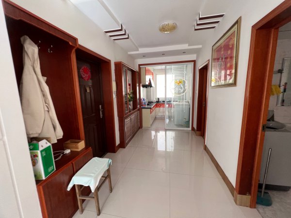 三环南区,84平,三楼,精装,有地下室16平,35.8万 三环南区,84平,三楼,精装,有地下室16平,35.8万