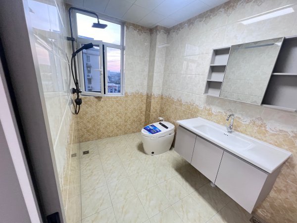 荣盛小区,14楼,精装,三居室,带地下室没住 荣盛小区,14楼,精装,三居室,带地下室没住