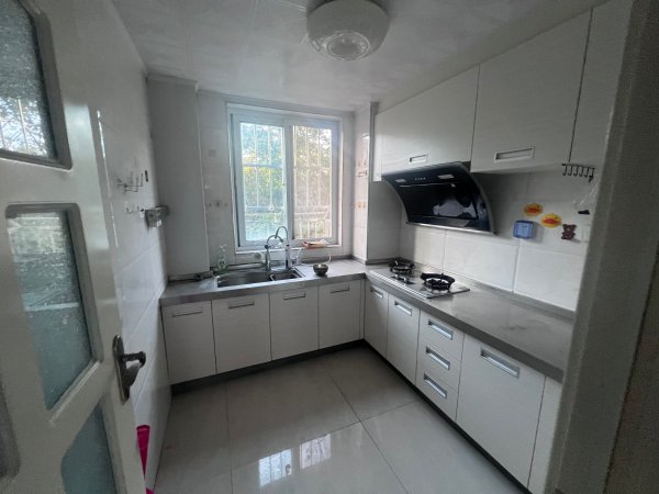 成山奥苑,二楼,90.87平,南客厅,落地窗,46.8万 成山奥苑,二楼,90.87平,南客厅,落地窗,46.8万