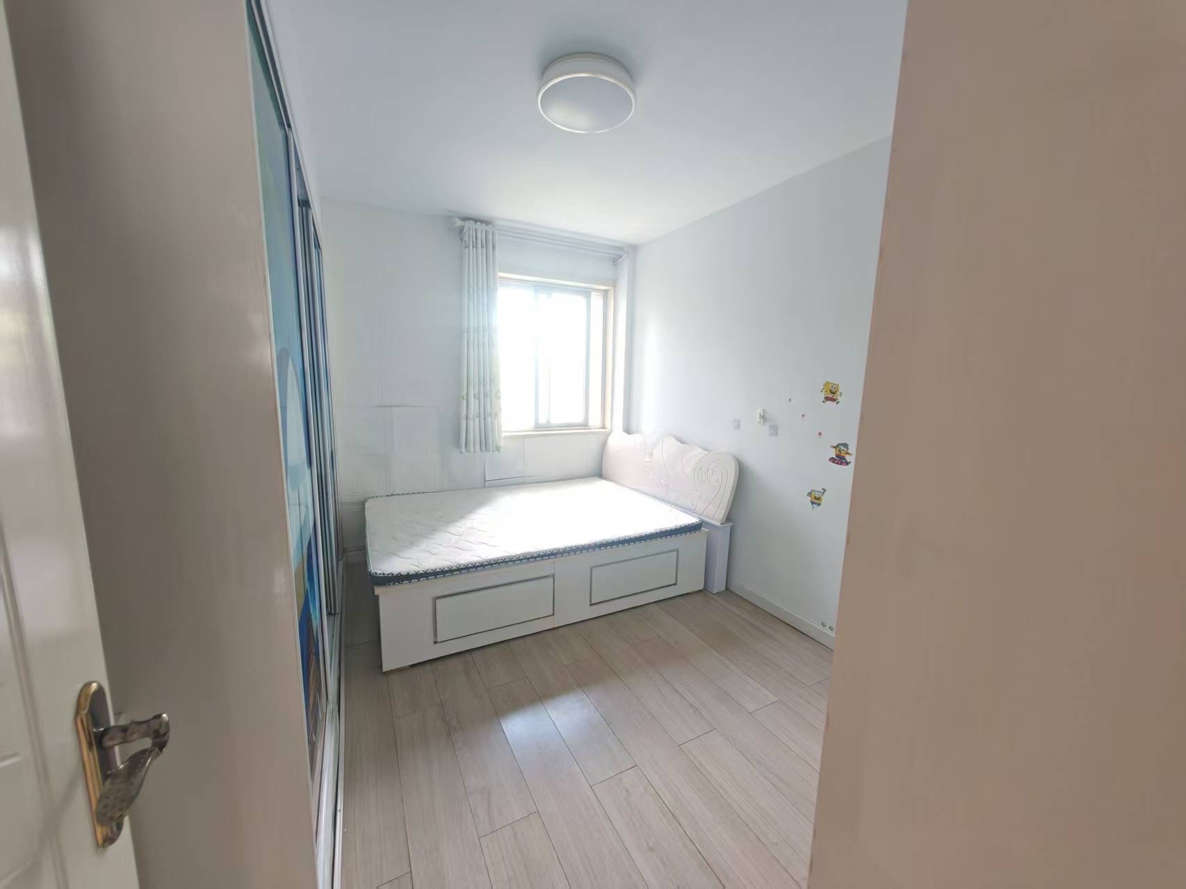 成山奥苑,二楼,90.87平,南客厅,落地窗,46.8万 成山奥苑,二楼,90.87平,南客厅,落地窗,46.8万