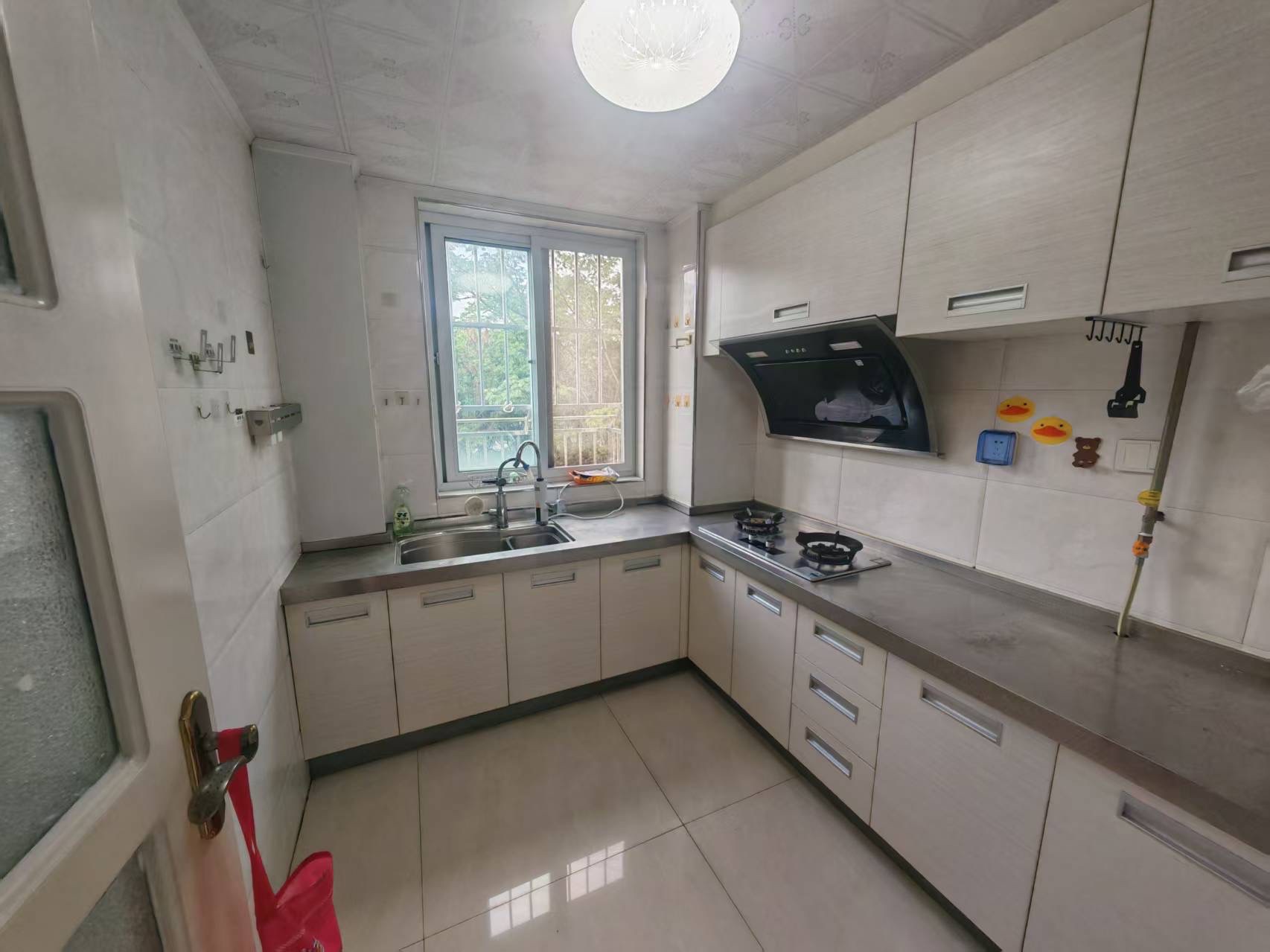 成山奥苑,二楼,90.87平,南客厅,落地窗,46.8万 成山奥苑,二楼,90.87平,南客厅,落地窗,46.8万