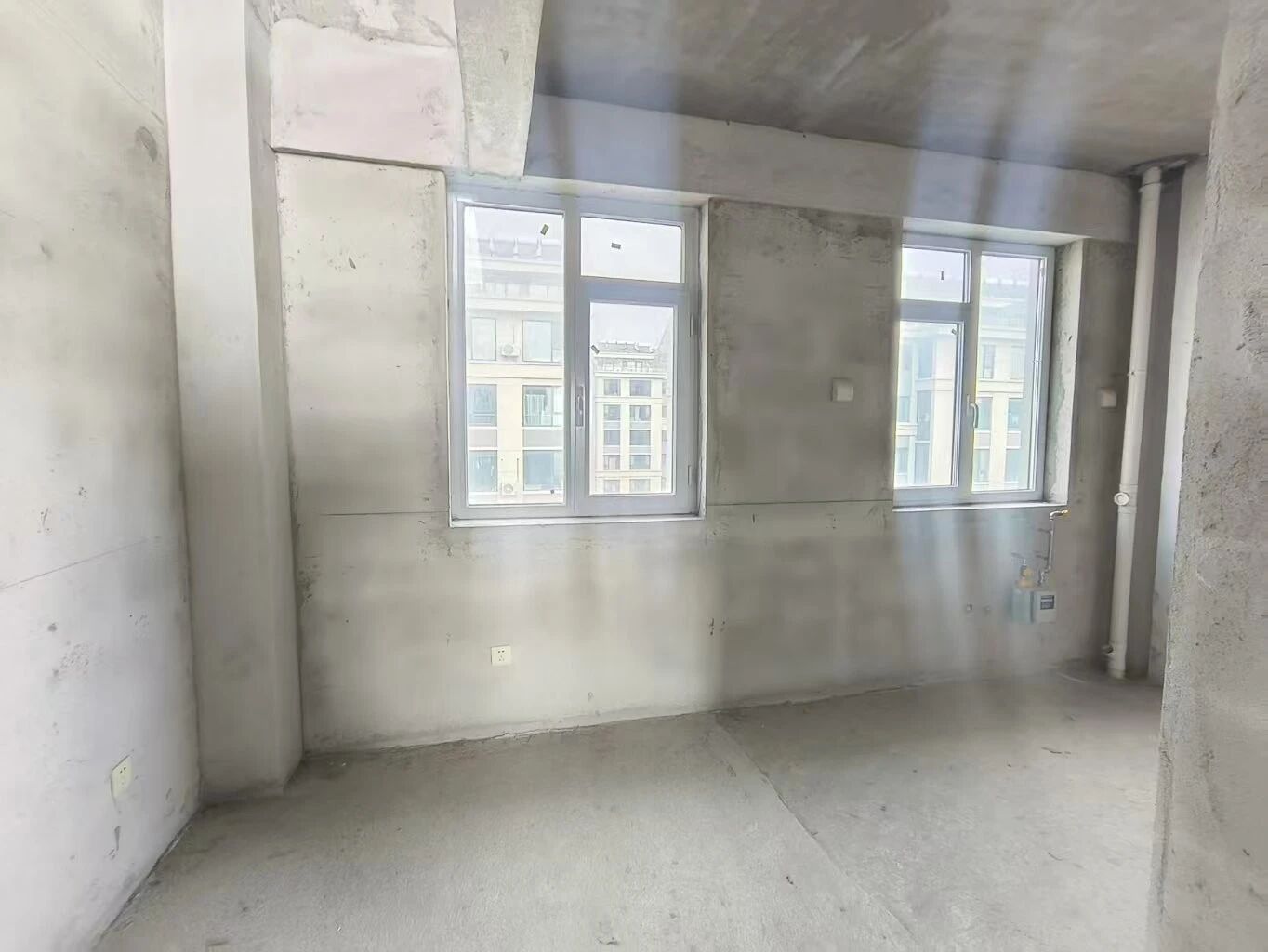 书香世家5楼带阁楼东边户 上下138平四室两卫带地下室可贷款 书香世家5楼带阁楼东边户 上下138平四室两卫带地下室可贷款