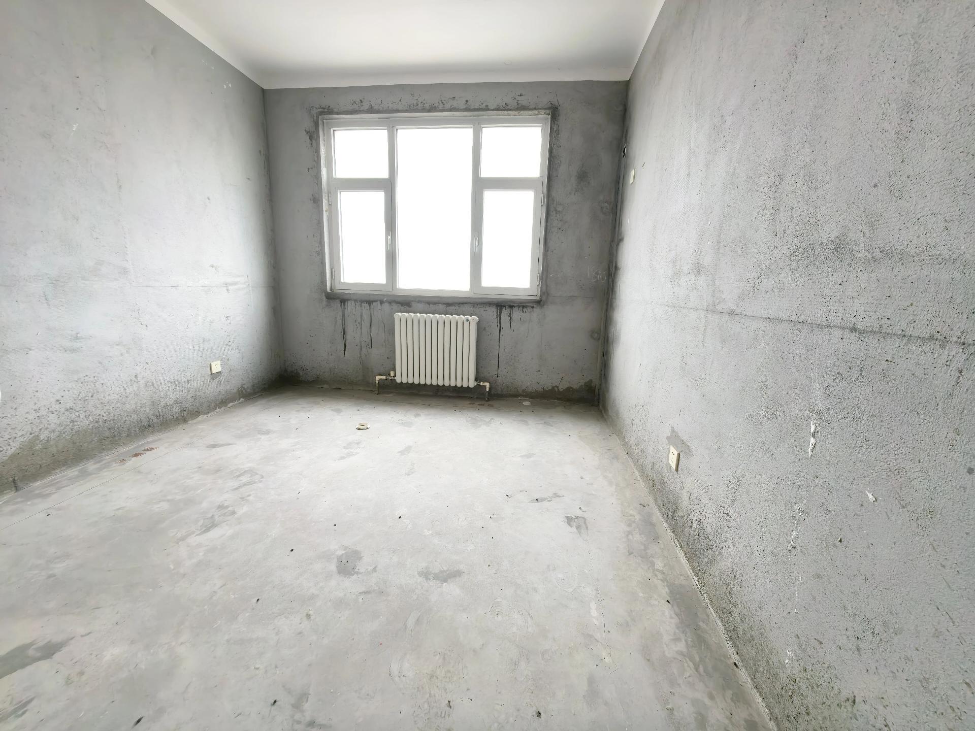 上城国际 电梯凤凰层15楼 140平 仅4700/每平南厅 上城国际 电梯凤凰层15楼 140平 仅4700/每平南厅