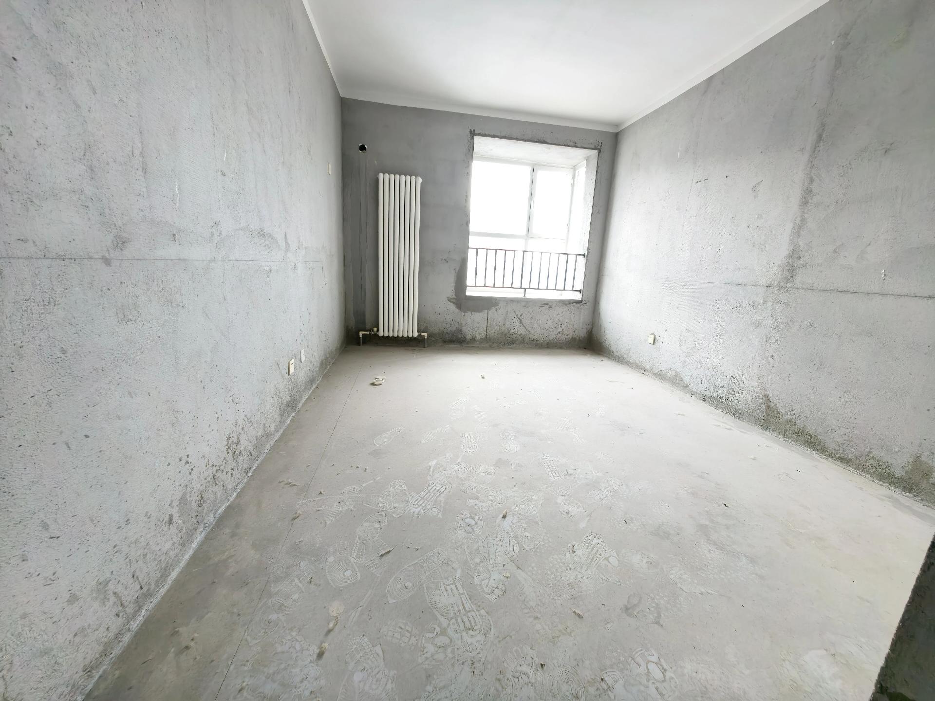 上城国际 电梯凤凰层15楼 140平 仅4700/每平南厅 上城国际 电梯凤凰层15楼 140平 仅4700/每平南厅