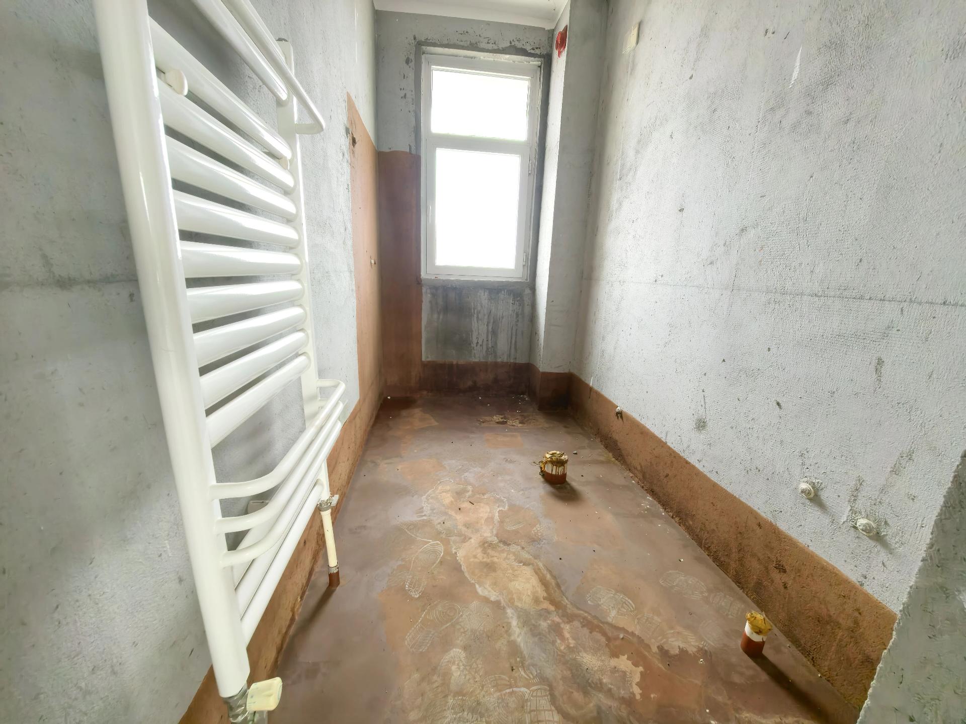 上城国际 电梯凤凰层15楼 140平 仅4700/每平南厅 上城国际 电梯凤凰层15楼 140平 仅4700/每平南厅