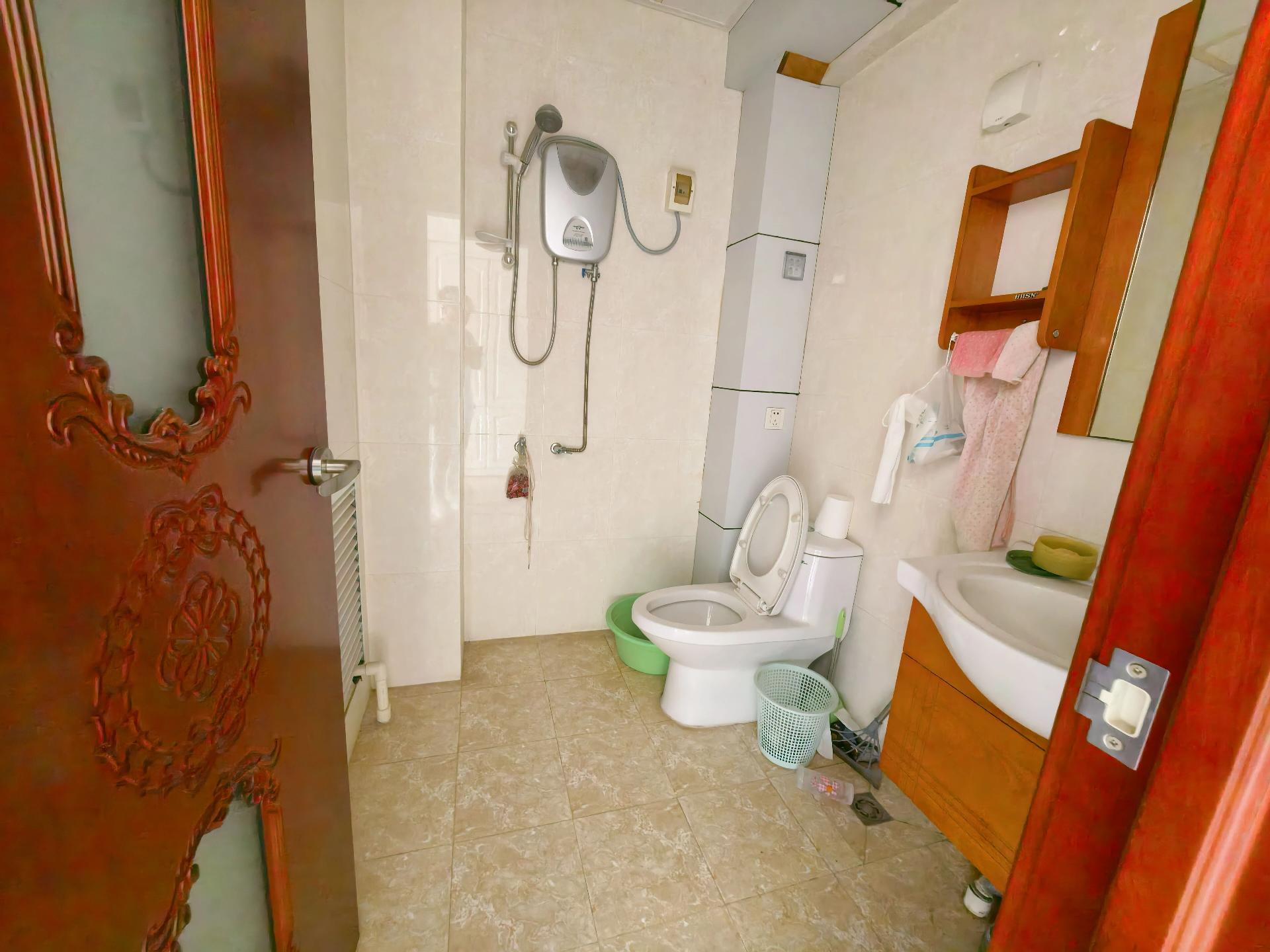 便宜! 刘家小区~大润发东 126平 3室2卫 精装 有车库 便宜! 刘家小区~大润发东 126平 3室2卫 精装 有车库