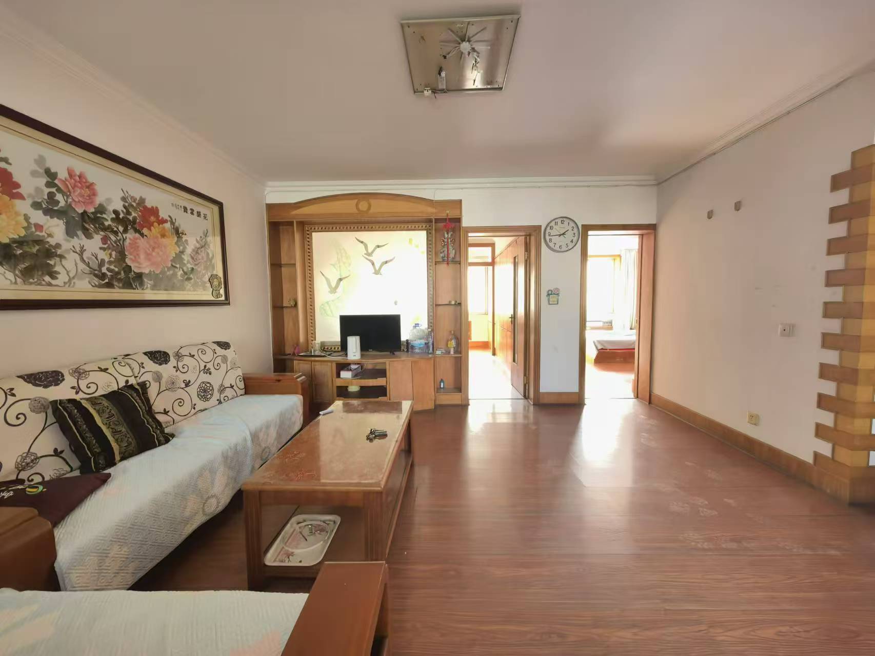 暖气费已交 出租黎明中区2楼103平 精装 3卧室 暖气费已交 出租黎明中区2楼103平 精装 3卧室