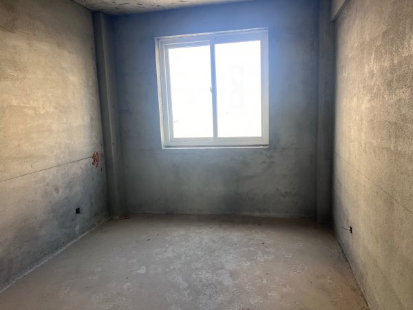 缔景城,三楼相当于二楼,97平,带地下室,32万 缔景城,三楼相当于二楼,97平,带地下室,32万