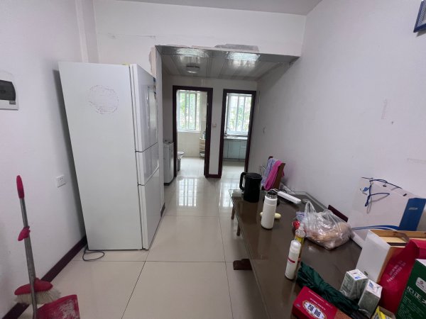 成山奥苑,一楼,89平,带地下室,精装,南客厅,卫生间有窗 成山奥苑,一楼,89平,带地下室,精装,南客厅,卫生间有窗