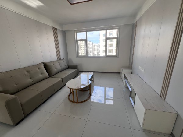 荣盛小区,14楼,精装,三居室,带地下室没住 荣盛小区,14楼,精装,三居室,带地下室没住