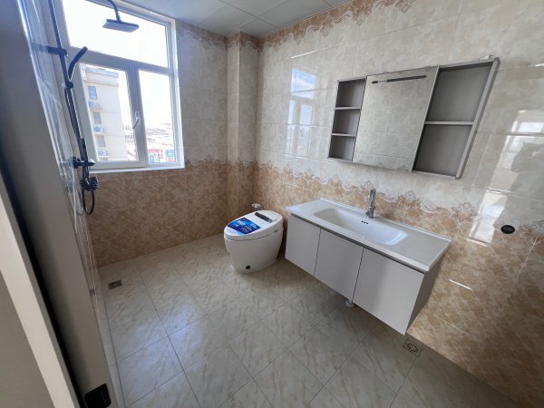 荣盛小区,14楼,精装,三居室,带地下室没住 荣盛小区,14楼,精装,三居室,带地下室没住