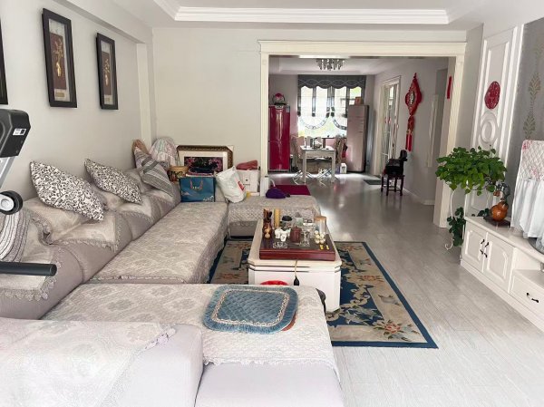 金帝桂都,一楼带院子,150平,带车位,带地下室,精装 金帝桂都,一楼带院子,150平,带车位,带地下室,精装