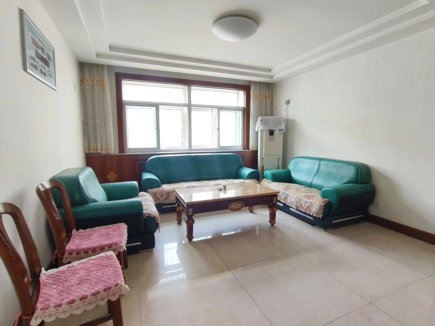 步行街附近双桥小区3楼141平三室两卫送地下室可拎包入住 步行街附近双桥小区3楼141平三室两卫送地下室可拎包入住