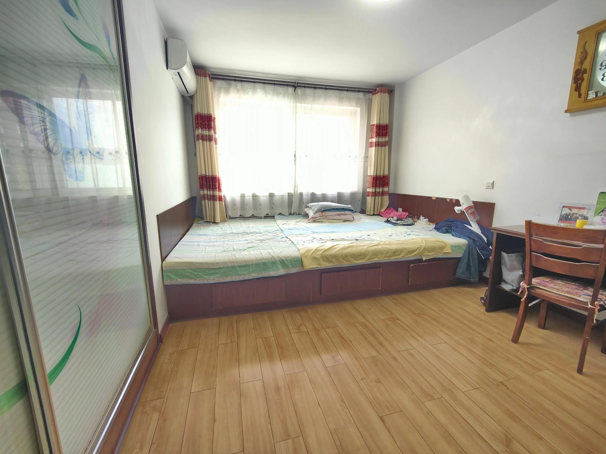 成山奥苑框架1楼128平 仅63.8万精装 3阳卧 卫带窗 成山奥苑框架1楼128平 仅63.8万精装 3阳卧 卫带窗