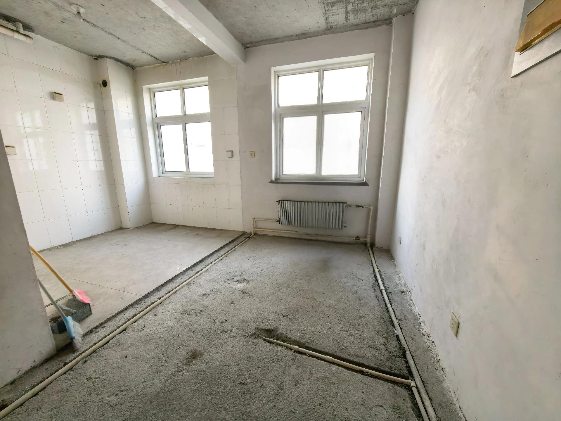 :三环嘉苑 框架1楼81.8平 带南向 车库 捡漏39万 s :三环嘉苑 框架1楼81.8平 带南向 车库 捡漏39万 s