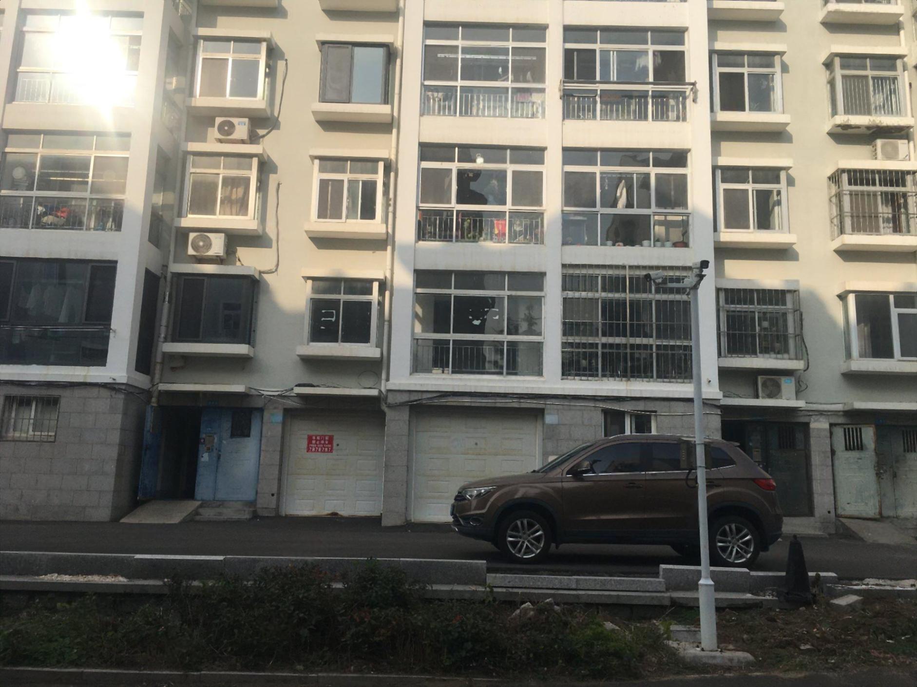 :三环嘉苑 框架1楼81.8平 带南向 车库 捡漏39万 s :三环嘉苑 框架1楼81.8平 带南向 车库 捡漏39万 s