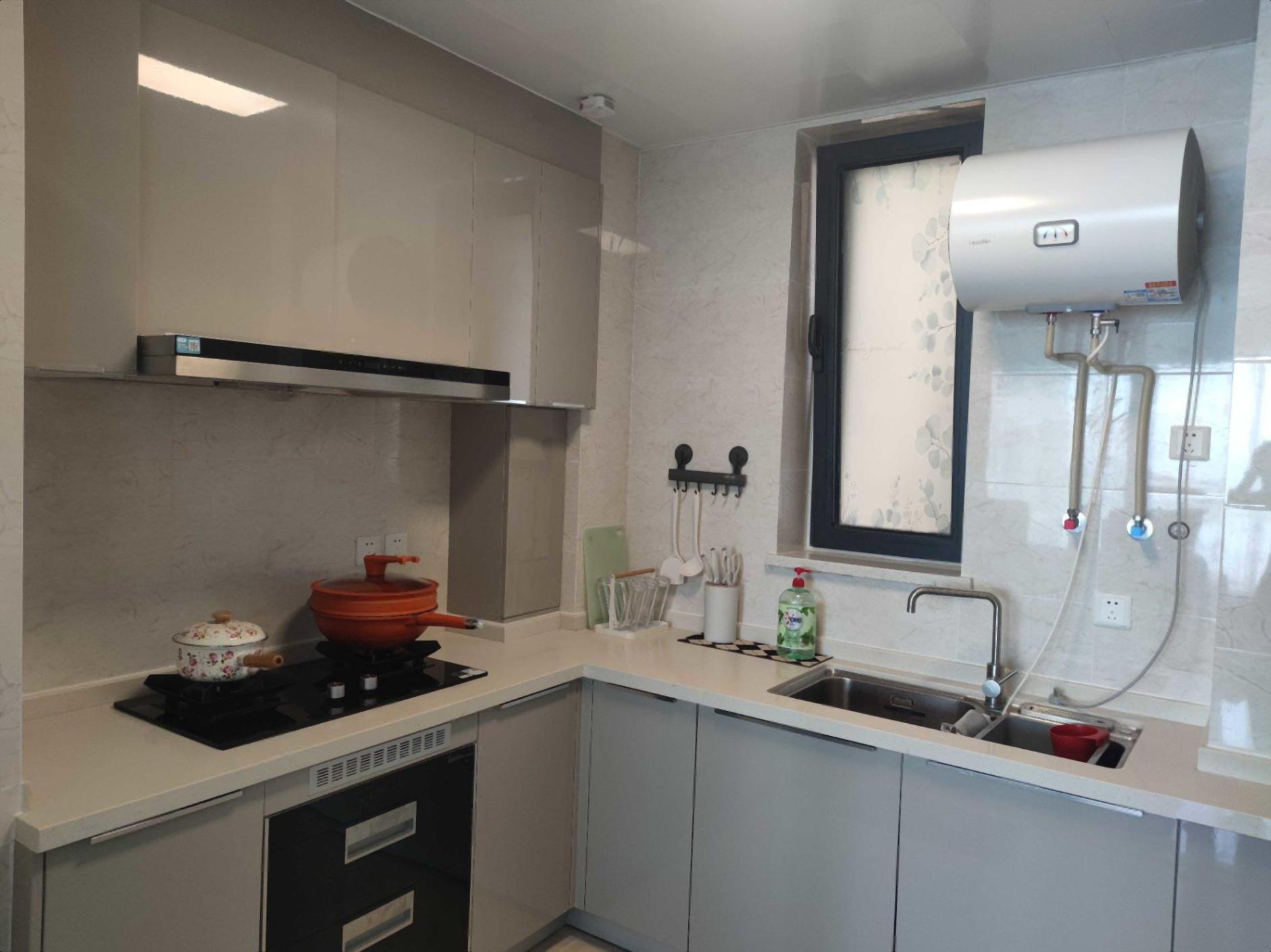 室内看湖海超棒 华发 电梯 复式 280平带大露台 6室3卫 室内看湖海超棒 华发 电梯 复式 280平带大露台 6室3卫