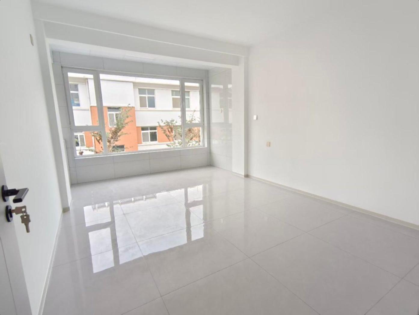 现代精装婚房未住 三环富润苑2楼 93 3居室 带地下室 s 现代精装婚房未住 三环富润苑2楼 93 3居室 带地下室 s