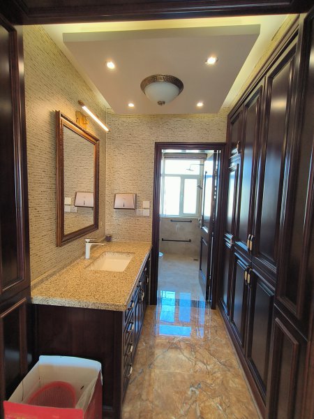 荣安小区17楼125平三室豪装带地下室拎包入住60万急售捡漏 荣安小区17楼125平三室豪装带地下室拎包入住60万急售捡漏