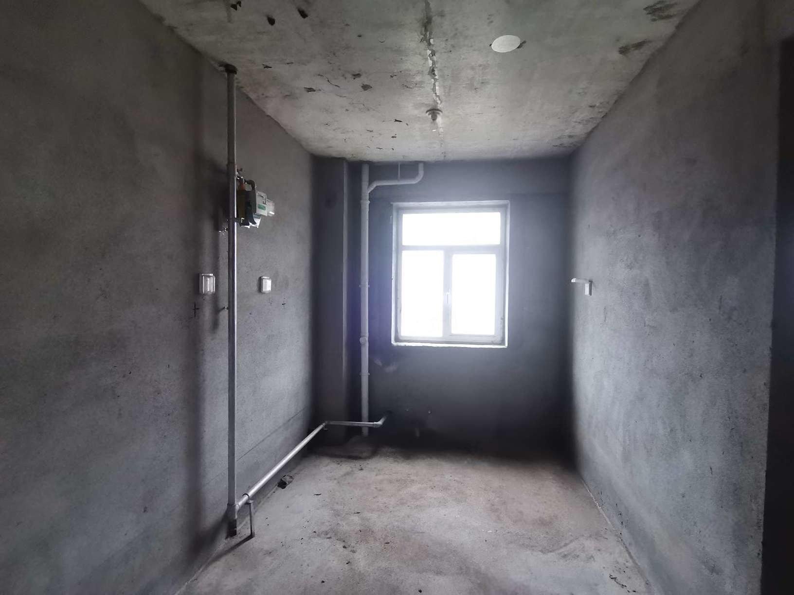 成山锦苑1楼 110平仅售69.8万 3卧室 南北通透毛坯 成山锦苑1楼 110平仅售69.8万 3卧室 南北通透毛坯