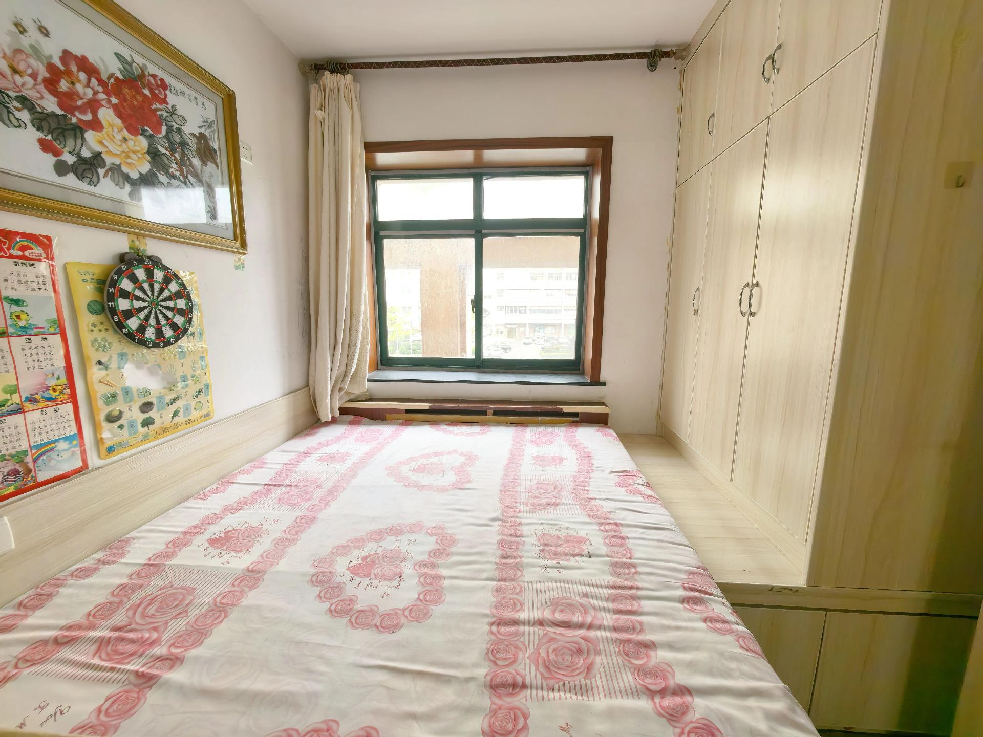 2007年的楼 得润东区3楼106平3380每平 精装 3卧 2007年的楼 得润东区3楼106平3380每平 精装 3卧