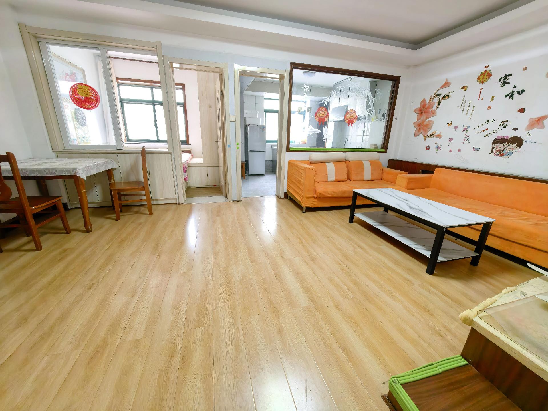 2007年的楼 得润东区3楼106平3380每平 精装 3卧 2007年的楼 得润东区3楼106平3380每平 精装 3卧