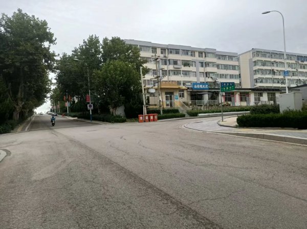 18.8万 城西山庄3楼 64平 3室 证全 楼下停车方便 18.8万 城西山庄3楼 64平 3室 证全 楼下停车方便