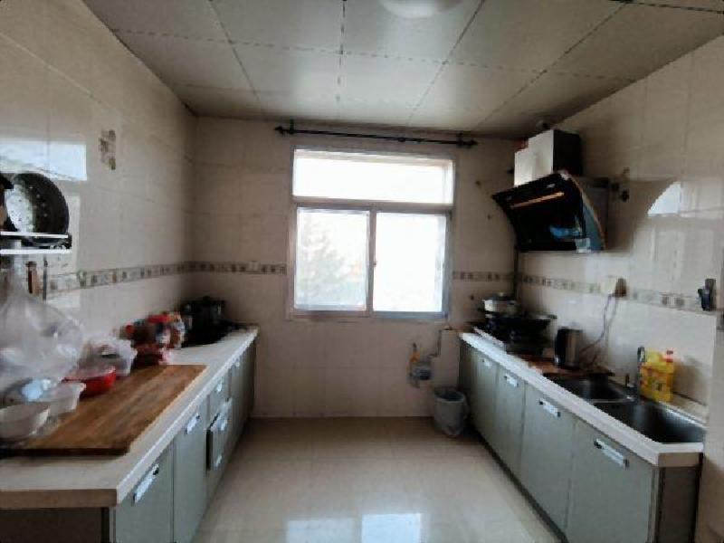 广宇小区2楼 147平 车库40平 可不买 3室2卫 广宇小区2楼 147平 车库40平 可不买 3室2卫