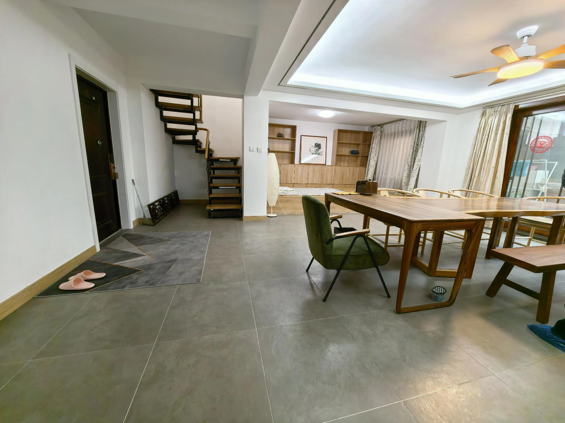 水岸名邸 电梯120平 送下跃 带精装 带院 带阳光房 水岸名邸 电梯120平 送下跃 带精装 带院 带阳光房