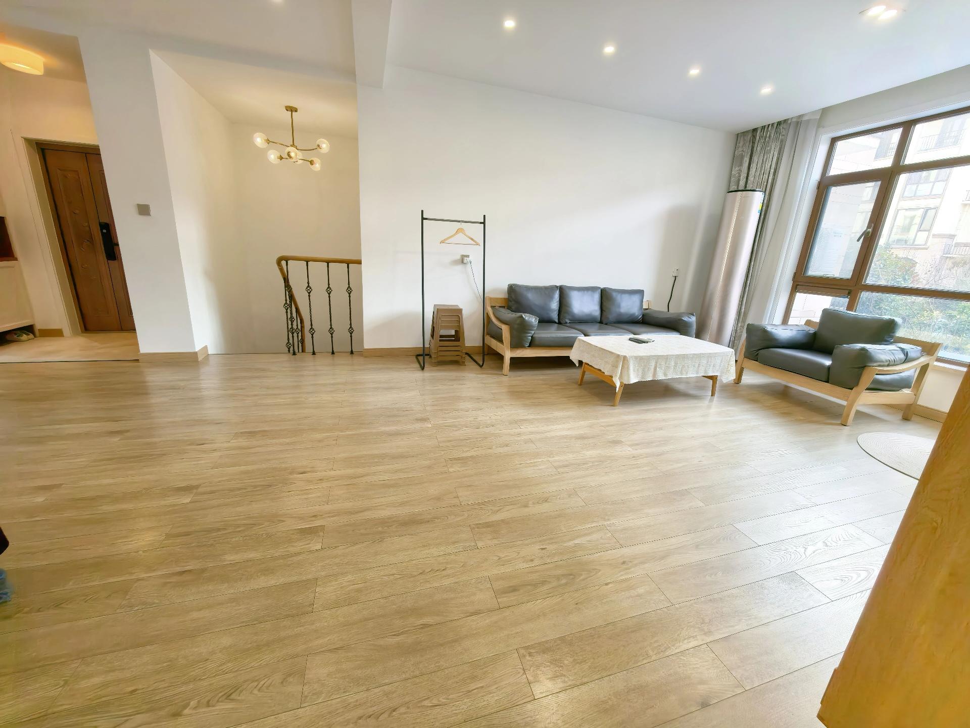 水岸名邸 电梯120平 送下跃 带精装 带院 带阳光房 水岸名邸 电梯120平 送下跃 带精装 带院 带阳光房