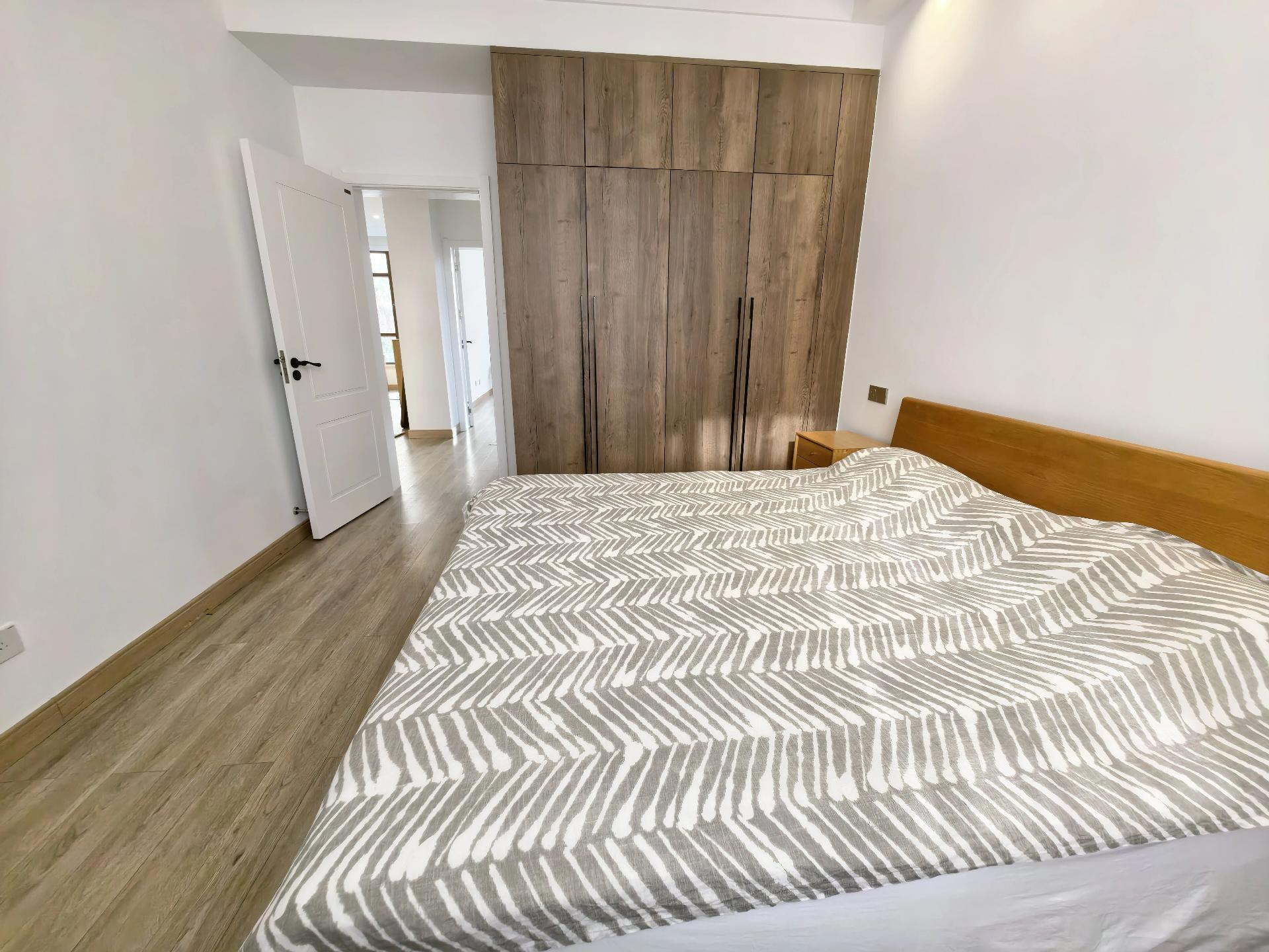 水岸名邸 电梯120平 送下跃 带精装 带院 带阳光房 水岸名邸 电梯120平 送下跃 带精装 带院 带阳光房