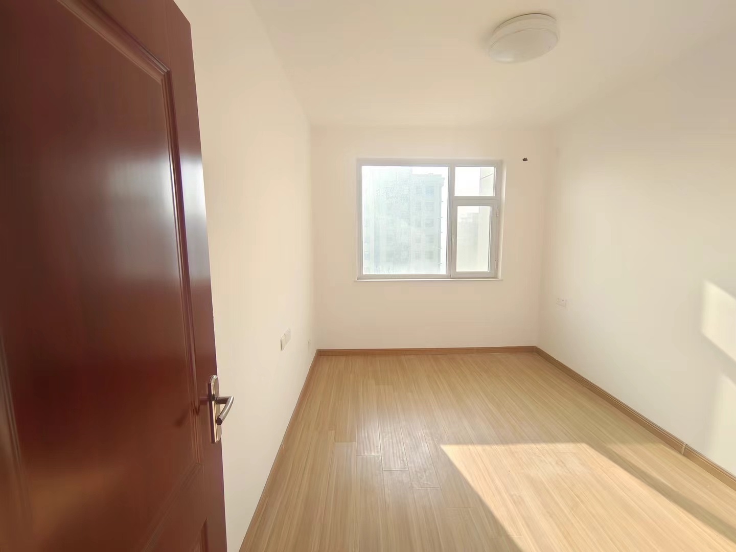 三环西区,1楼,110平,三室两厅,带地下室43.8万 三环西区,1楼,110平,三室两厅,带地下室43.8万