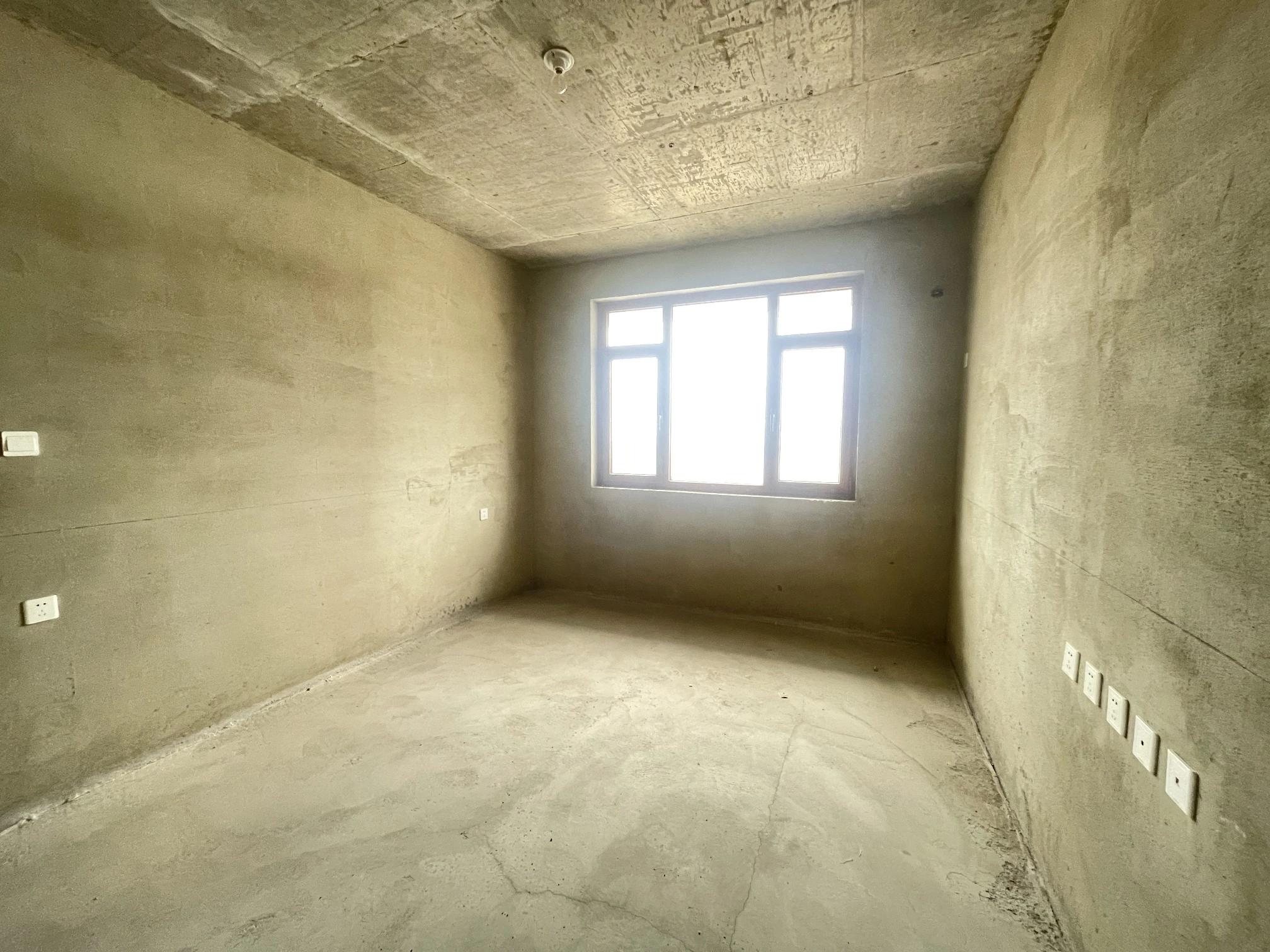 送车位和地下室 !紫御河畔-黎明 电梯111平 南厅3室 送车位和地下室 !紫御河畔-黎明 电梯111平 南厅3室