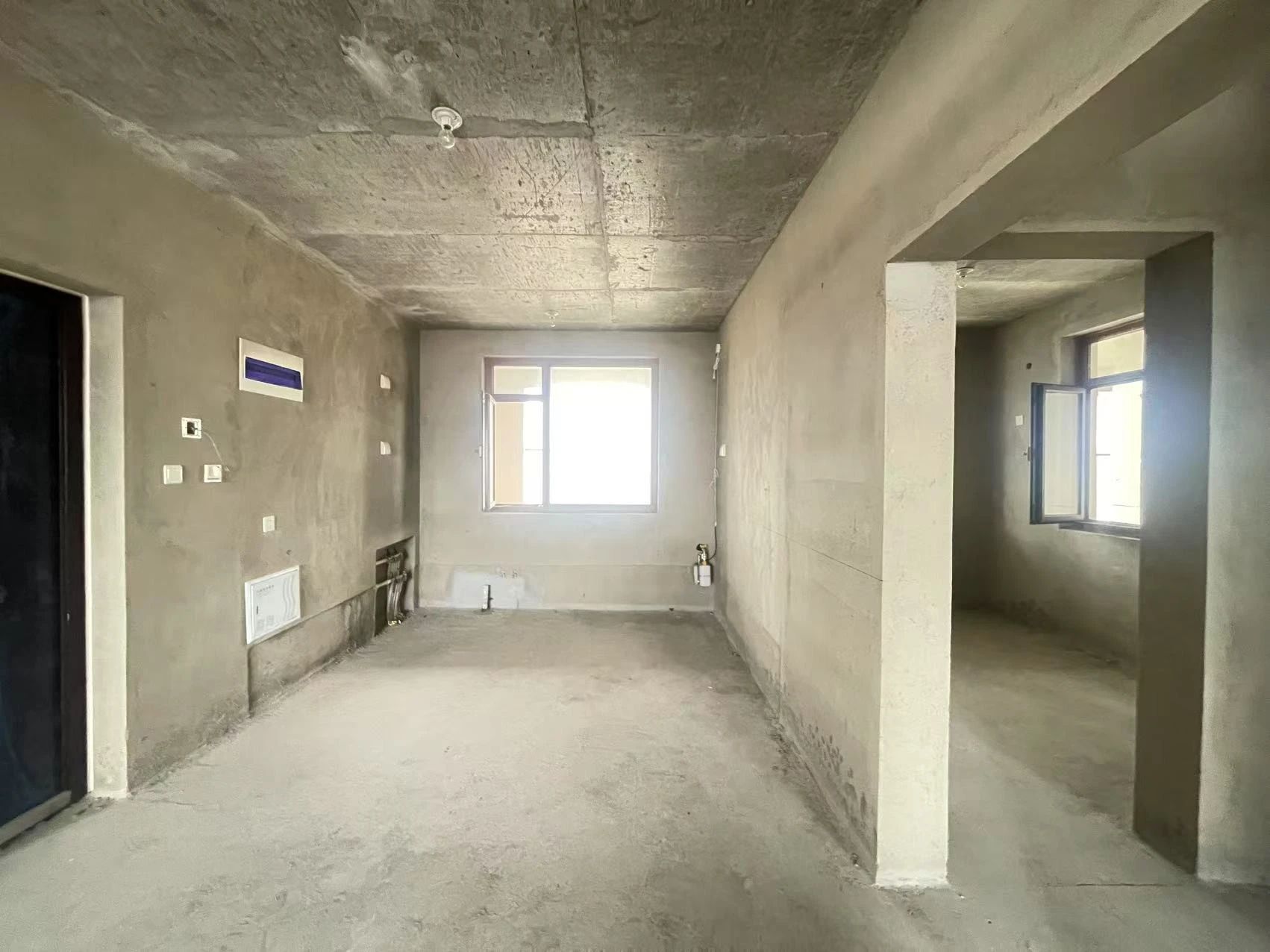 送车位和地下室 !紫御河畔-黎明 电梯111平 南厅3室 送车位和地下室 !紫御河畔-黎明 电梯111平 南厅3室