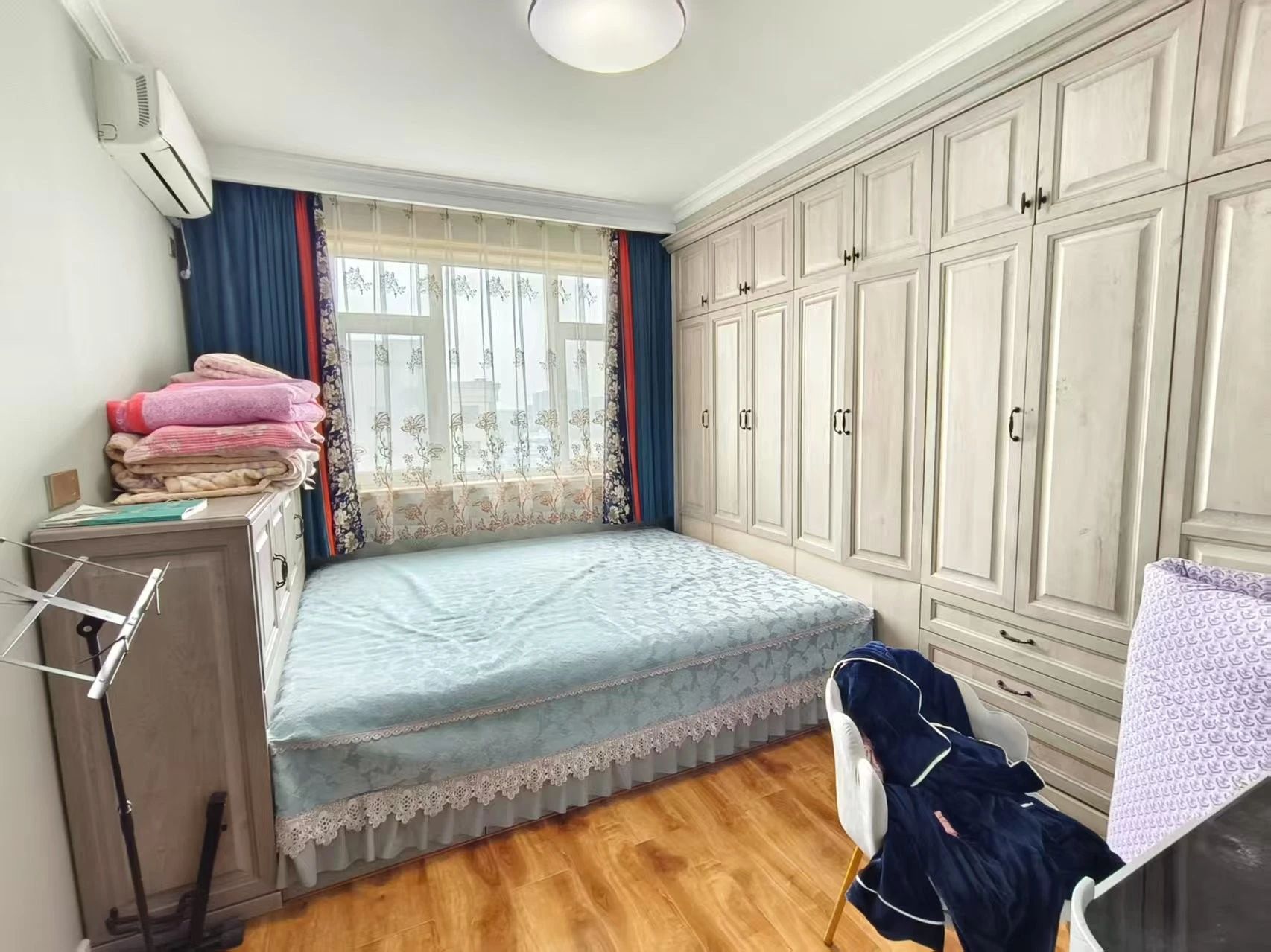 荣安小区南区17楼实木豪华装修125平两室两厅可做三室可贷款 荣安小区南区17楼实木豪华装修125平两室两厅可做三室可贷款