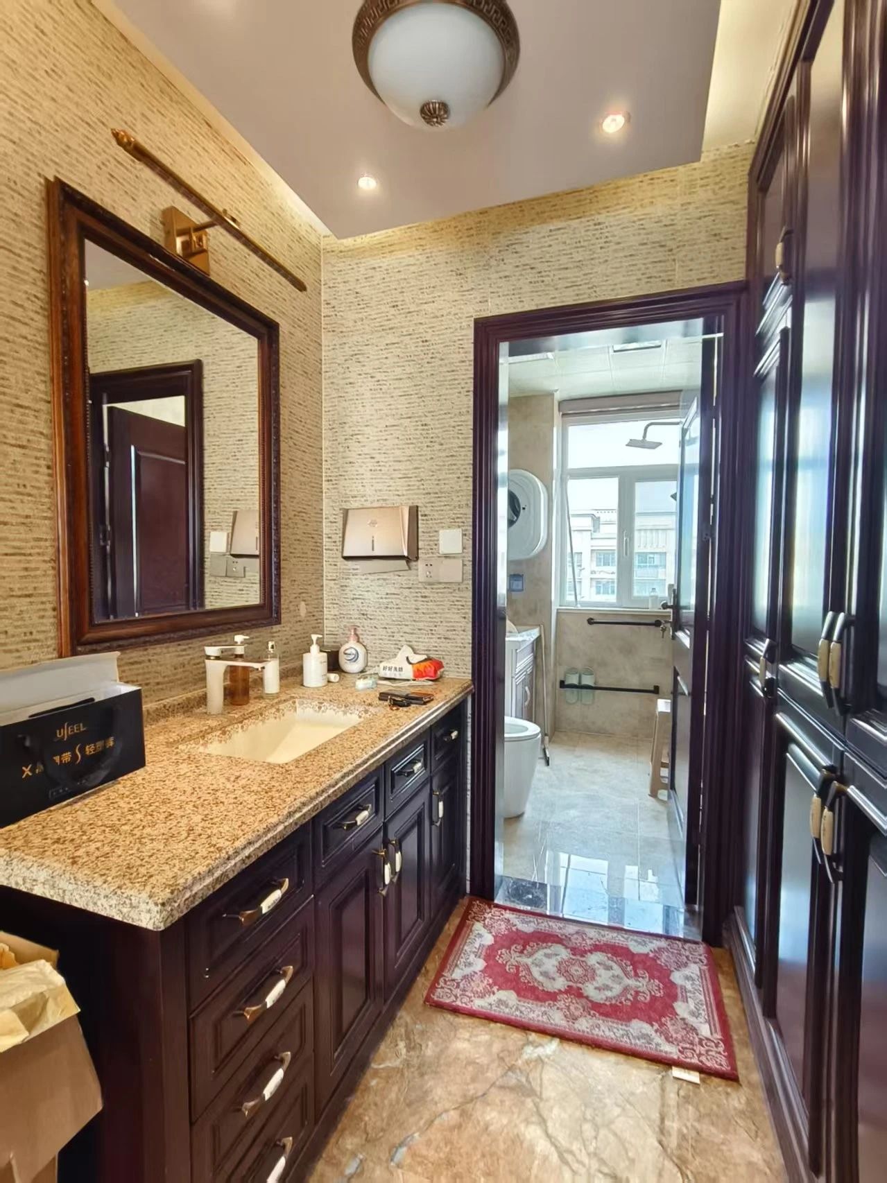 荣安小区南区17楼实木豪华装修125平两室两厅可做三室可贷款 荣安小区南区17楼实木豪华装修125平两室两厅可做三室可贷款