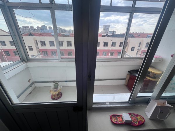 出租三环北区,五楼,80平,三室,精装,带地下室年租600 出租三环北区,五楼,80平,三室,精装,带地下室年租600